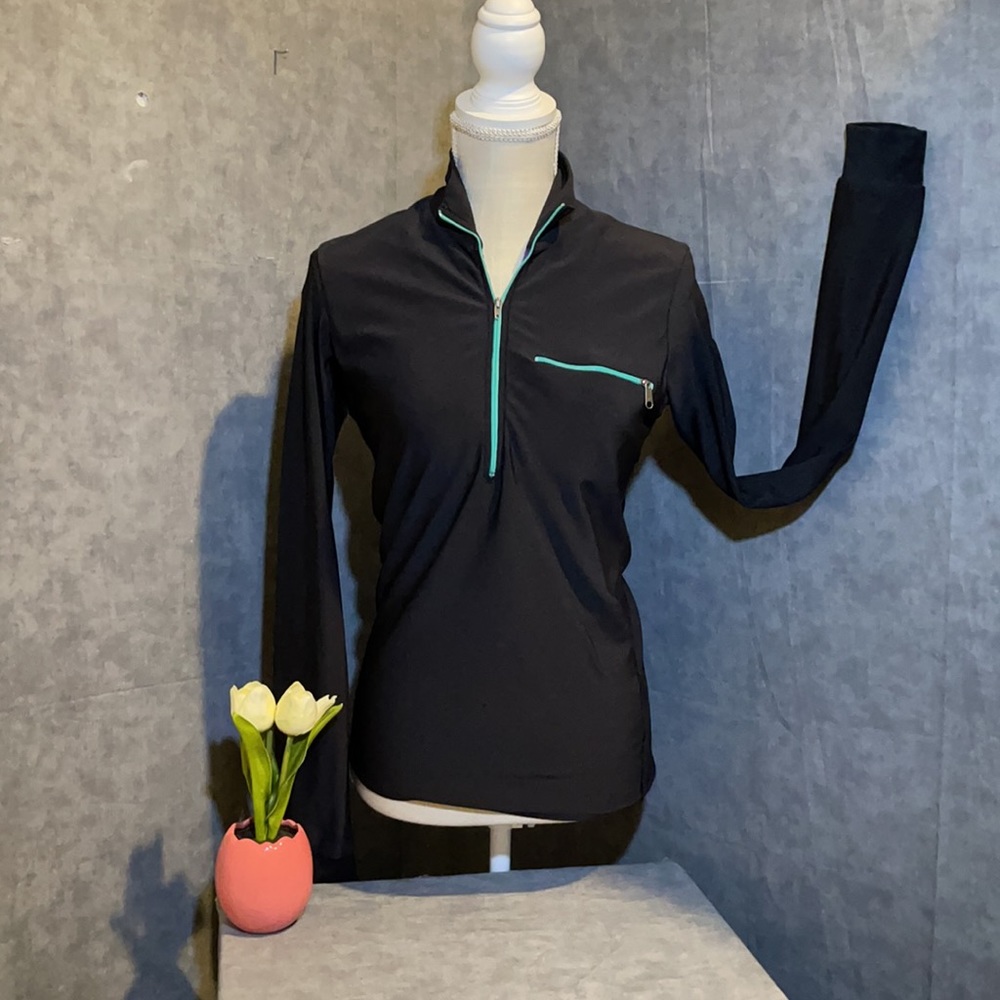 Patagonia slip on performance top.